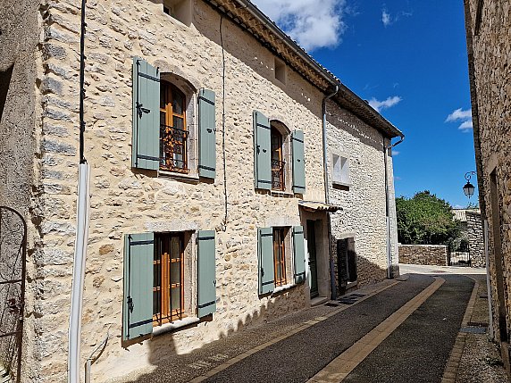 [G. Immobilier de Prestige] A Saint Christol une maison de village d'exception