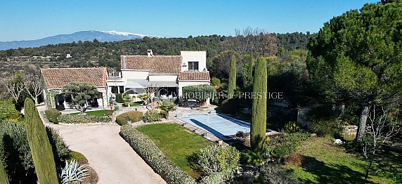 [G. Immobilier de Prestige] En exclusivité, au Beaucet, une villa avec vue